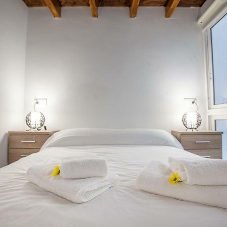 Pasaje Amores Iz. - Tranquilidad Y Vida Cultural En Centro Sevilla 4Px Bagian luar foto