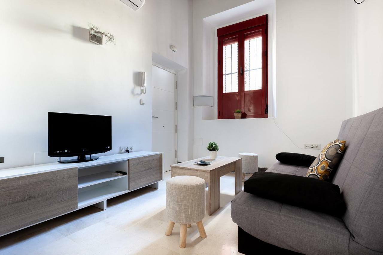 Pasaje Amores Iz. - Tranquilidad Y Vida Cultural En Centro Sevilla 4Px Bagian luar foto
